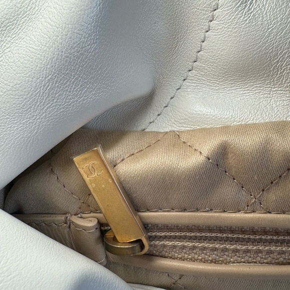 CHANEL SMALL 22 HANDBAG - Picture 11 of 15